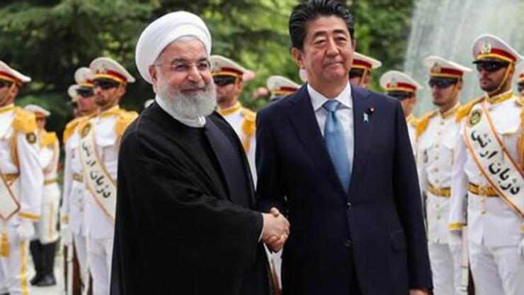 Abe, Ruhani tarafından resmi törenle karşılandı