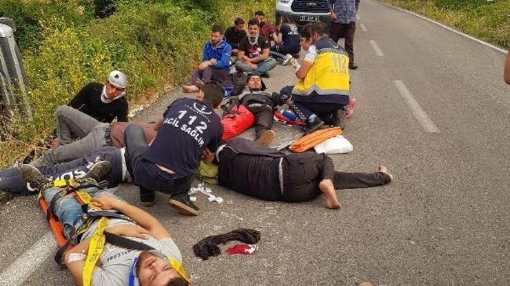 Kaçakları taşıyan araç takla attı: 11 yaralı