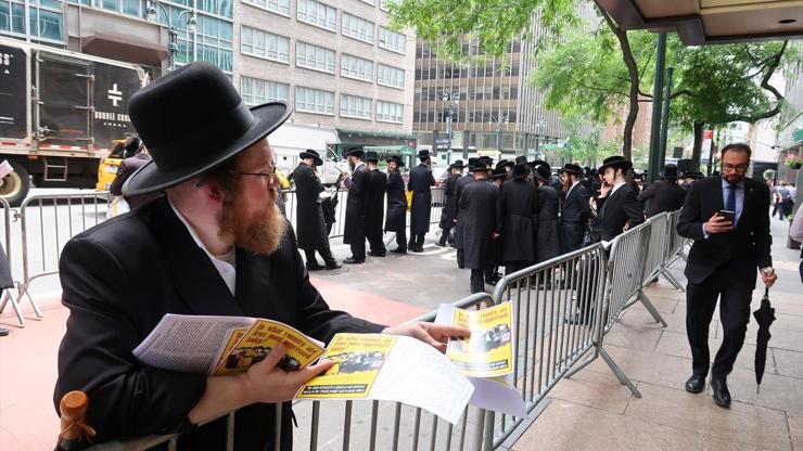 Ortodoks Yahudiler İsrailin zorunlu askerlik politikasını protesto etti