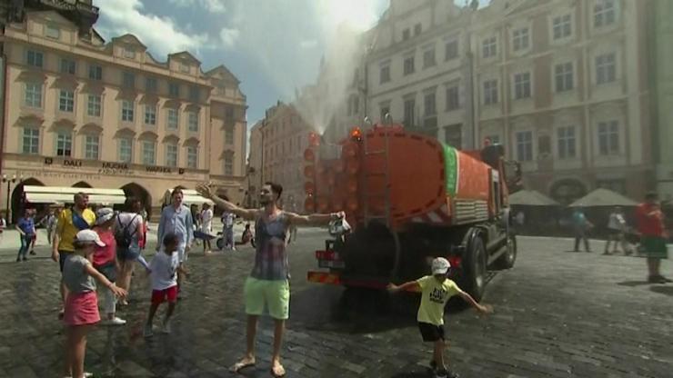 Avrupa yanıyor: Hava sıcaklığı 40 dereceyi de geçebilir