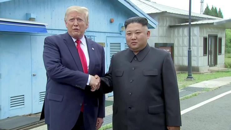 Son dakika... Trump ile Kim silahsızlandırılmış bölgede görüştü