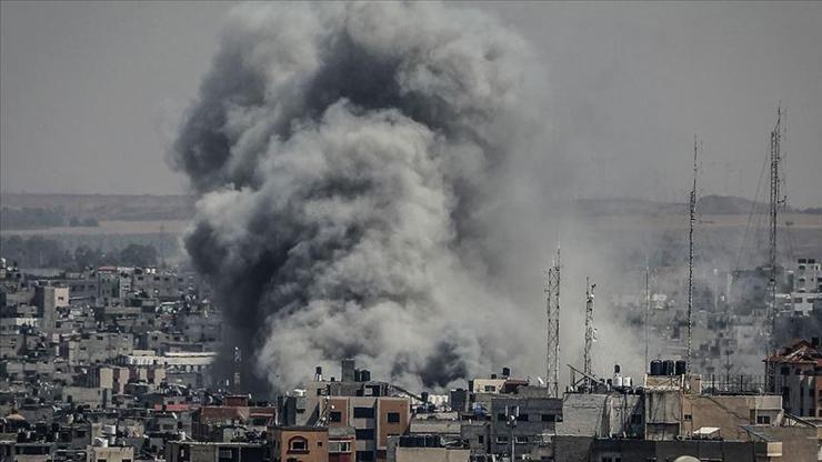 İsrailin Suriyede rejim bölgesini bombaladığı iddia edildi