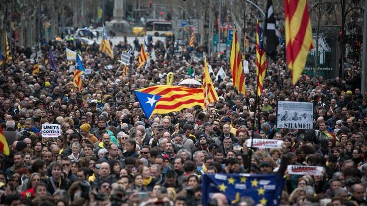 AB mahkemesi, kaçak Katalanların Avrupa parlamenterliğini reddetti