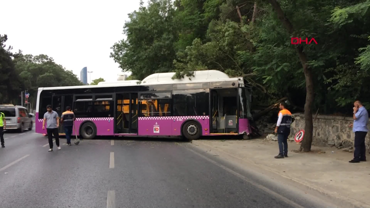İstanbul Büyükdere Caddesinde otobüs duvara çarptı