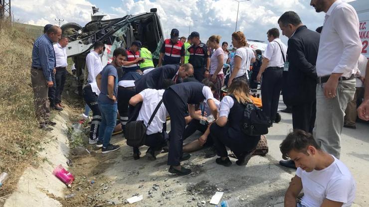 Kuzey Marmara Otoyolunda midibüs devrildi; çok sayıda kişi yaralandı
