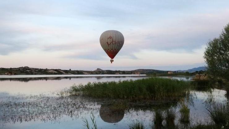 Frig Vadisinde ilk sıcak hava balonu havalandı