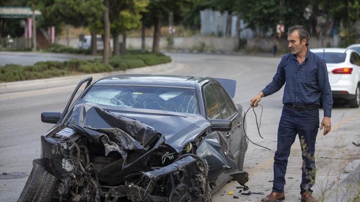 Ankarada akılalmaz kaza Hurdaya dönen araçtan sağ çıktı