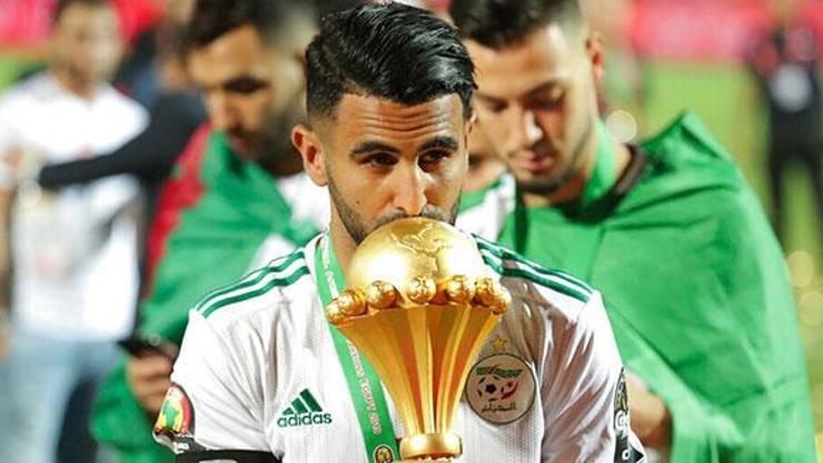Mısırda Cezayir Milli Takımı kaptanı hakkında suç duyurusu