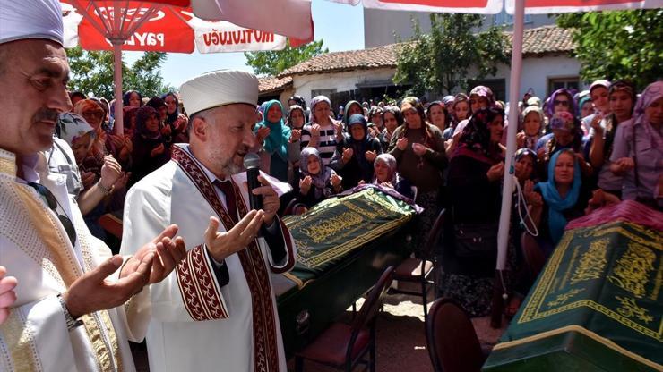 Aynı aileden 4 kişinin cenazesi toprağa verildi