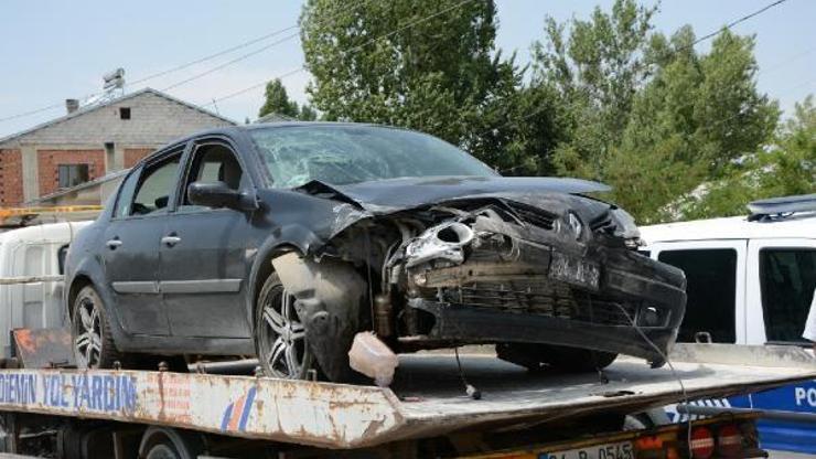 Otomobil, hafif ticari araçla çarpıştı: 1 ölü 6 yaralı