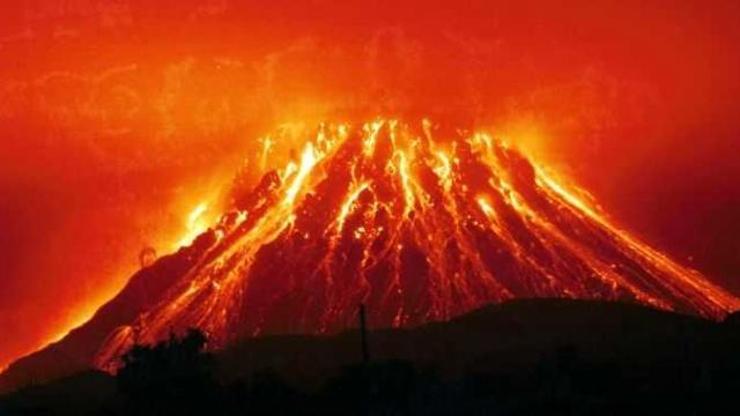 Endonezya’da volkan patladı