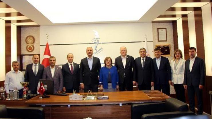 Bakan Gül: Önemli olan seçimden çok, milletin gönlünü kazanmak