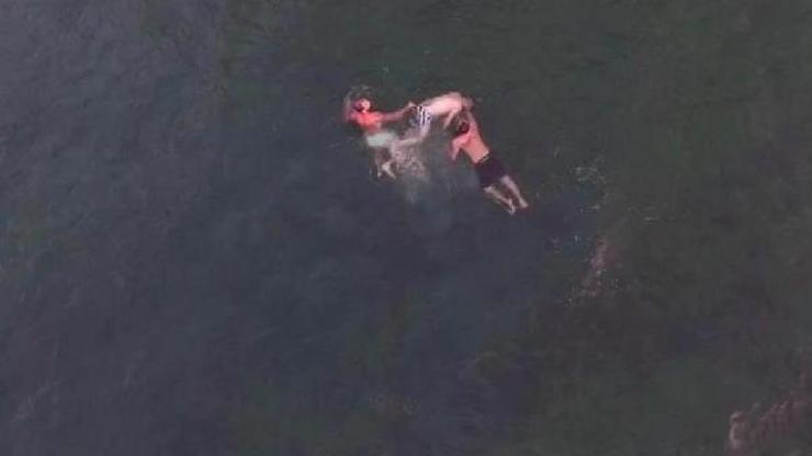 Akıntıya kapılan arkadaşını kurtarmak isterken boğuldu