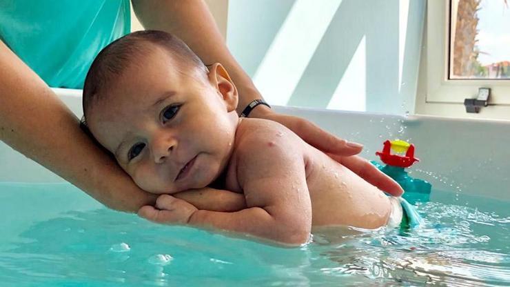 Bebekler yüzmeyle güçleniyor