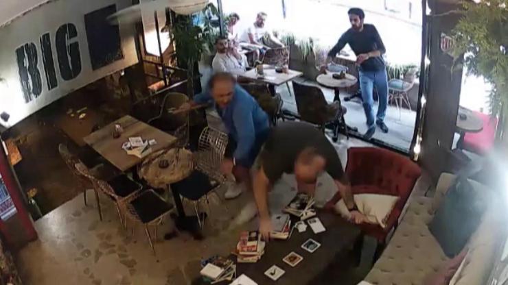Kafe sahibi müşteriye baltayla saldırdı