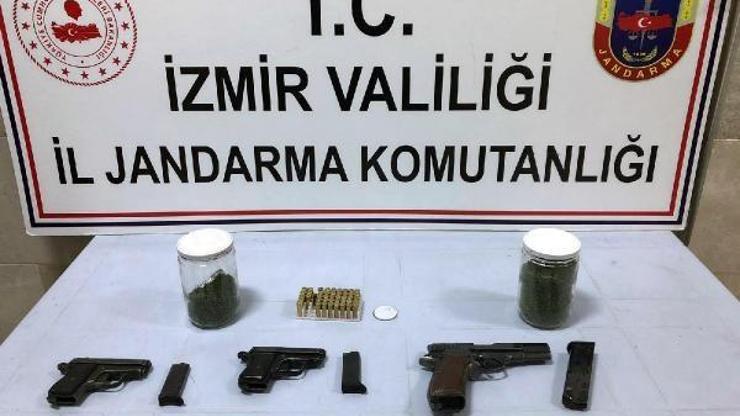 İzmirde uyuşturucu operasyonu: 2 gözaltı
