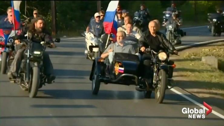 Putin motosikletiyle şov yaptı