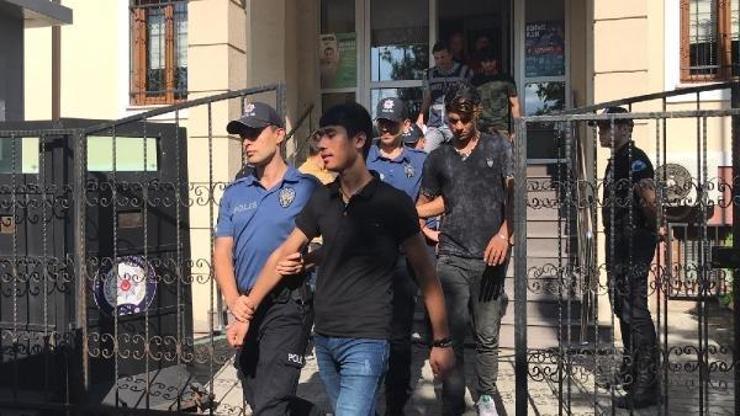 Sakarya'da 73 Afgan kaçak göçmene sınırdışı kararı