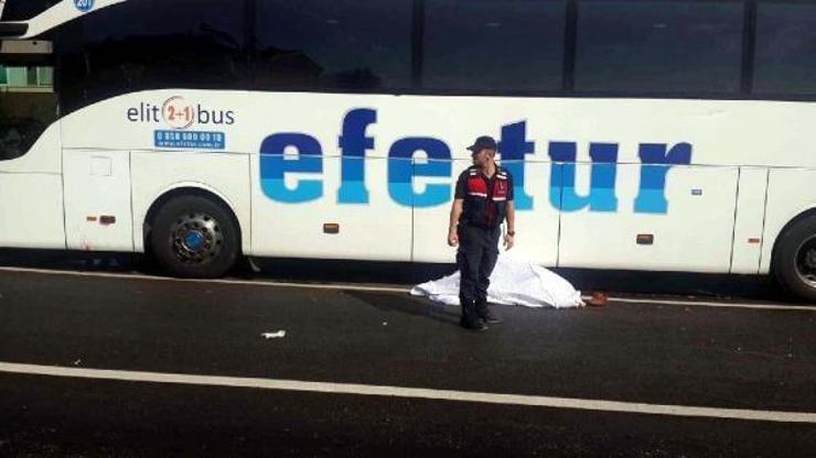 Zonguldakta yolcu otobüsünün çarptığı yaya öldü