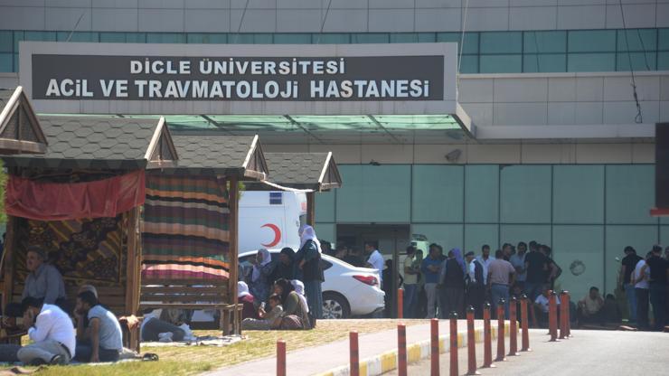 Diyarbakırda zırhlı araç devrildi: 2 polis şehit, 4 polis yaralı