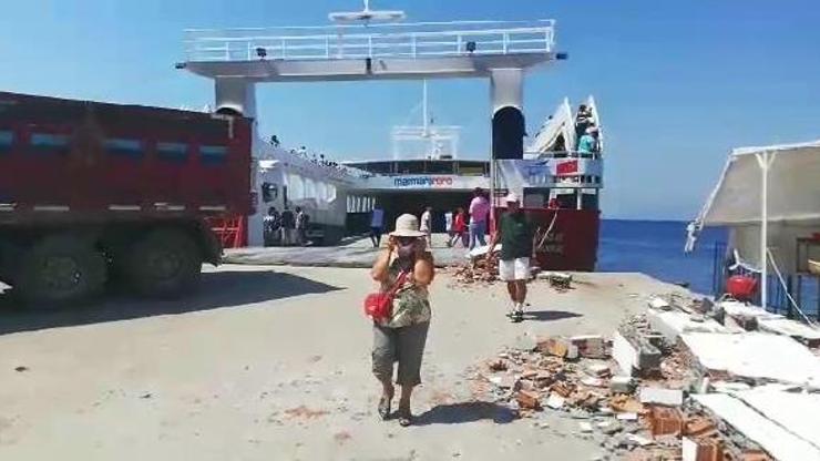 Avşa'da feribot, limana çarptı: 7 yaralı Avşa'da feribot, limana çarptı: 7 yaralı