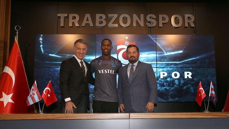 Trabzonspor Sturridge için imza töreni düzenledi