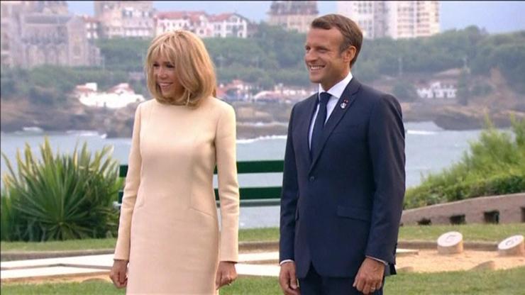Macronun eşiyle dalga geçti