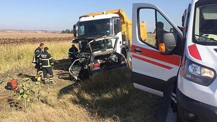 Hafriyat kamyonuyla çarpışan otomobilin sürücüsü öldü