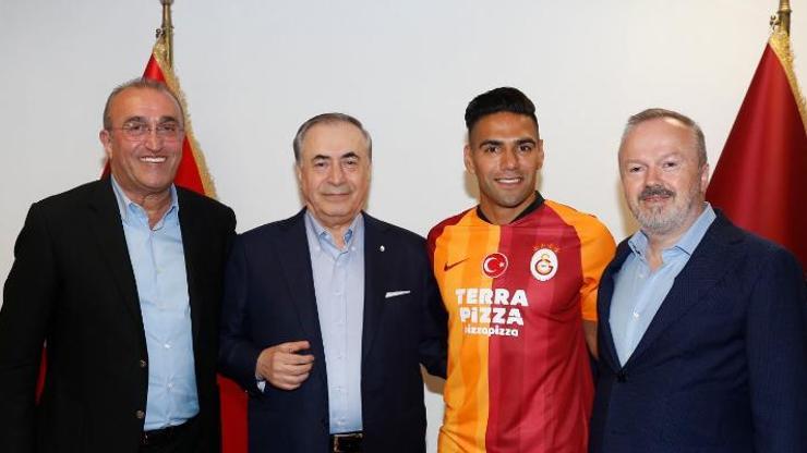 Galatasaraydan yeni transferler için imza töreni