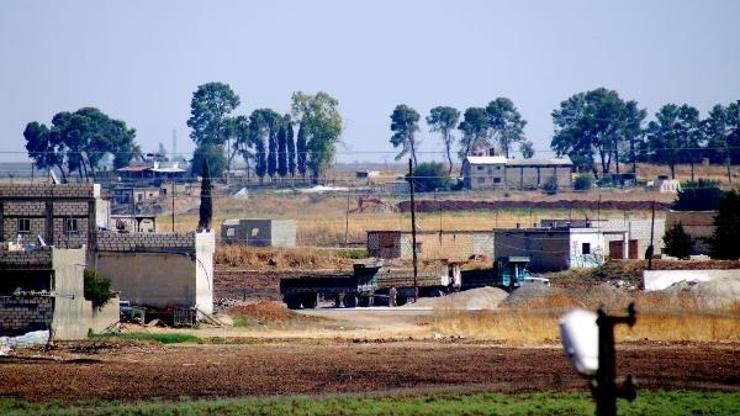 PKK/YPG’li teröristler, sınırda hendek ve tünel kazıyor