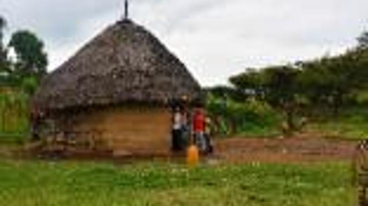 Etiyopyanın geleneksel kabile evlerinde yaşam