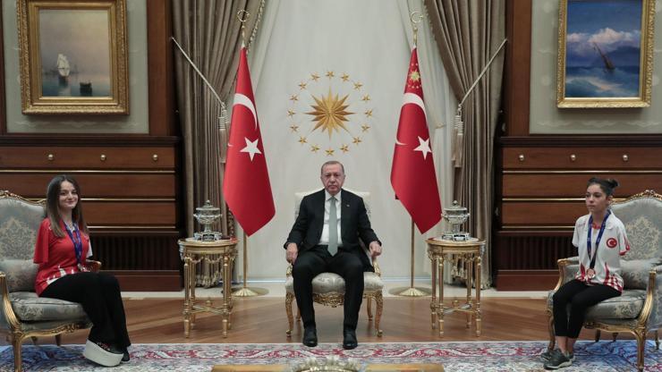 Erdoğan, milli sporcular Sümeyye ve Sevilayı kabul etti