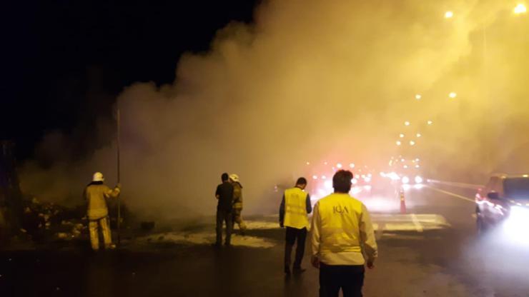 Yer: Kuzey Marmara Otoyolu TIRın dorsesi alev alev yandı