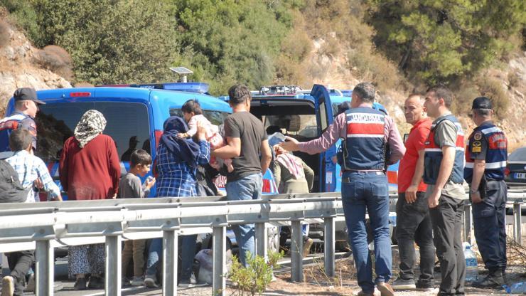 Kaçak göçmenlerin taşındığı minibüs devrildi