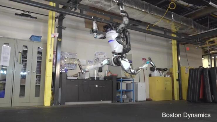 Boston Dynamicsin robotu Atlas yine şaşkına çevirdi