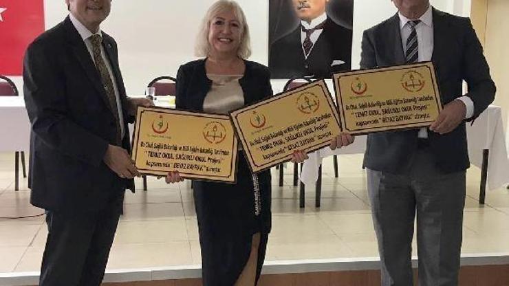 İstek Okulları'na 3 beyaz bayrak