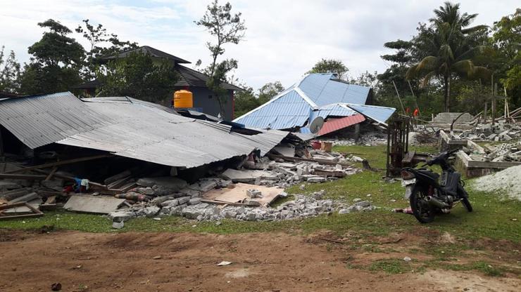 Endonezya’daki depremde 30 kişi öldü