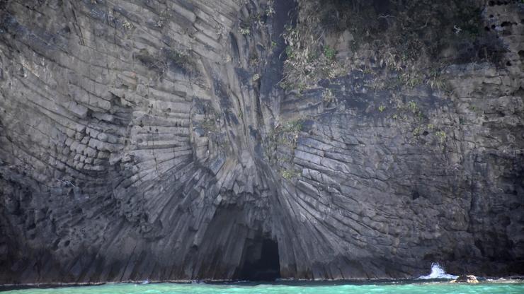 80 milyon yıllık lav sütunlarına turist ilgisi