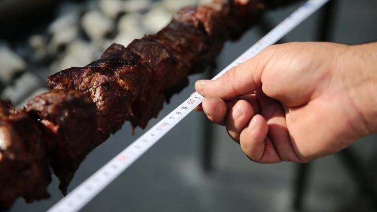 Adanada tek şişte et pişirme rekoru kırıldı
