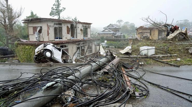 Önce deprem sonra tayfun... Son 60 yılın en büyüğü