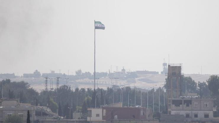 Tel Abyadın batısına SMO bayrağı asıldı