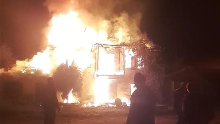 İzmirde tarihi ahşap bina yangını