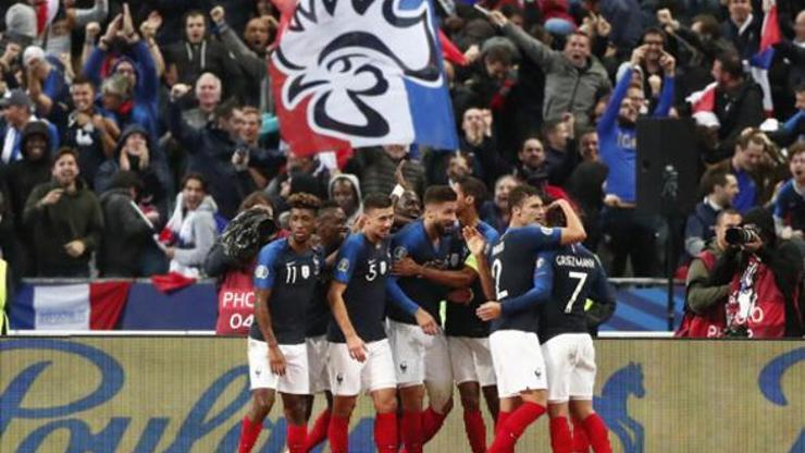 Fransa tribününde skandal pankart UEFAdan ceza gelecek mi