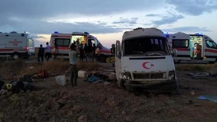 Tarım işçilerini taşıyan minibüs devrildi: 13 yaralı