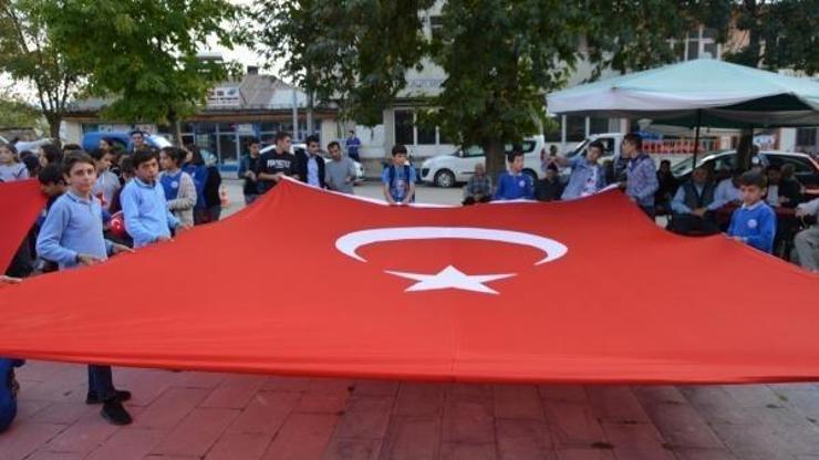 Gölova'da, Barış Pınarı Harekatı'na destek yürüyüşü