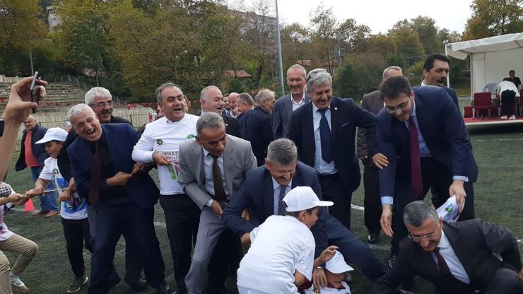 Protokol unutulmaya yüz tutmuş oyunları oynadı