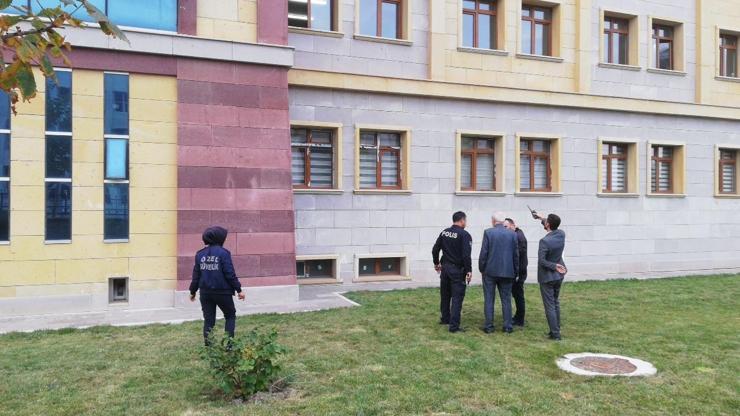 Arkadaşlarının çabası sonuç vermedi Liseli kız, 2inci kattan aşağı atladı