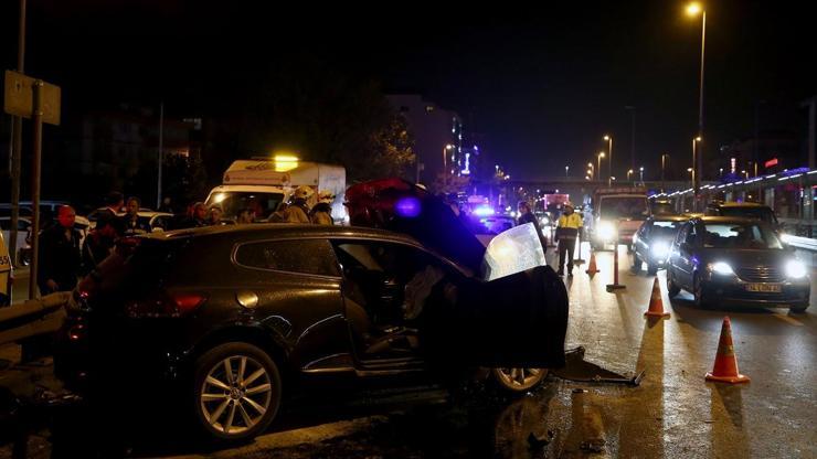 İstanbulda zincirleme kaza Sürücünün ayak parmakları koptu
