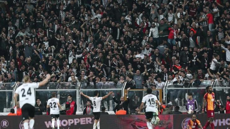 Beşiktaş-Galatasaray derbisinde efsane isimlere çirkin tezahürat