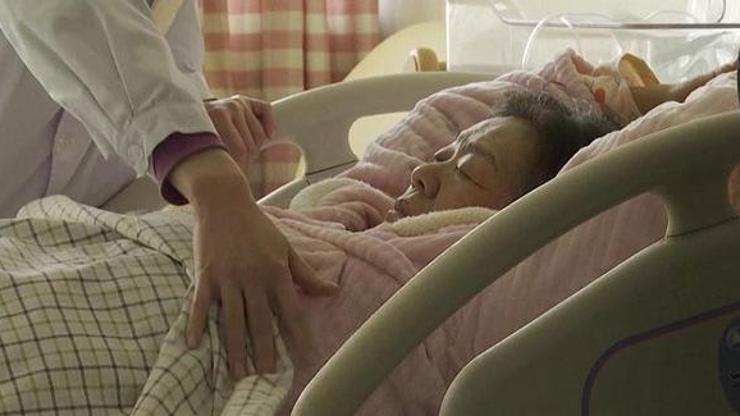 Çinde 67 yaşındaki kadın doğum yaptı